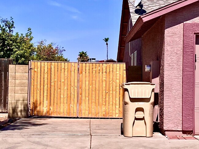 6528 N 80th Ave Glendale, AZ 85303 photo 2