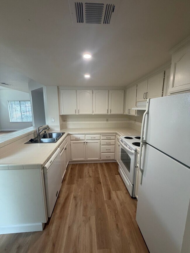 1502 Castro St Martinez, CA 94553 photo 4