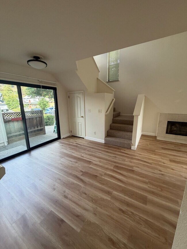 1502 Castro St Martinez, CA 94553 photo 3