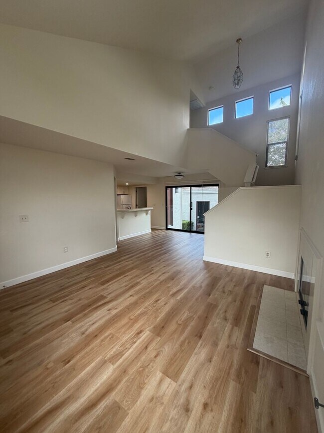 1502 Castro St Martinez, CA 94553 photo 2