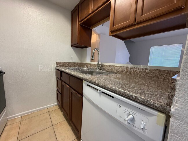 8821 N 2nd St Phoenix, AZ 85020 photo 4