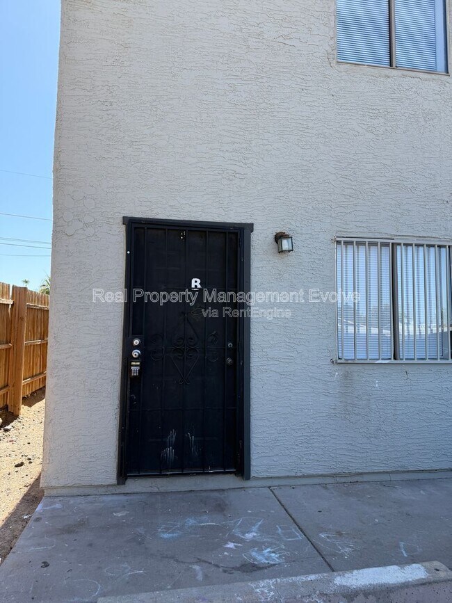 8821 N 2nd St Phoenix, AZ 85020 photo 2