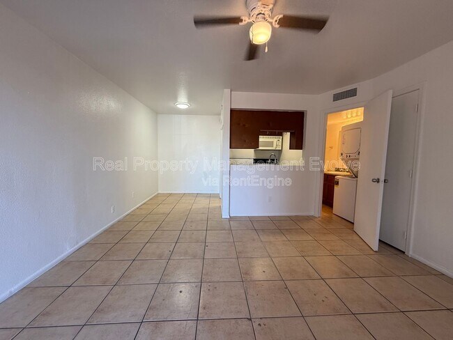 8821 N 2nd St Phoenix, AZ 85020 photo 3