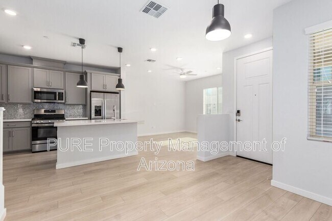 4601 S Renaissance Dr Gilbert, AZ 85297 photo 2