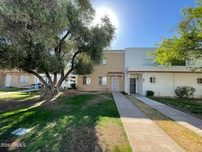 613 N Pioneer Cir photo 2