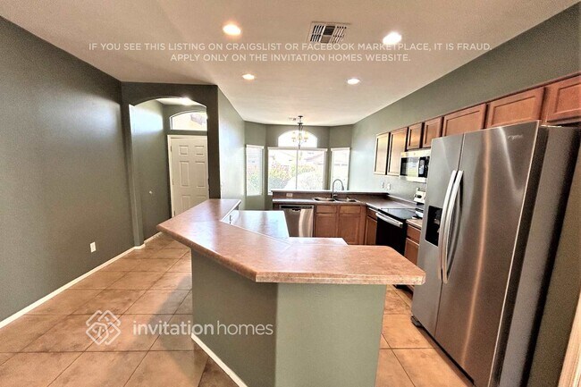 14611 W Acapulco Ln Surprise, AZ 85379 photo 2
