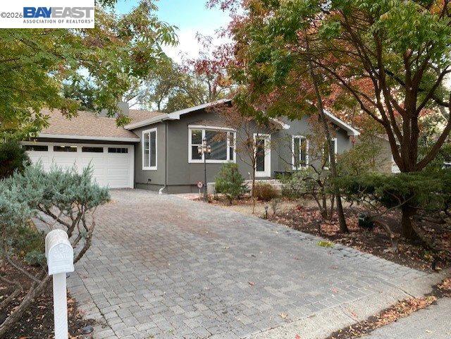 105 Roberta Ave photo 3