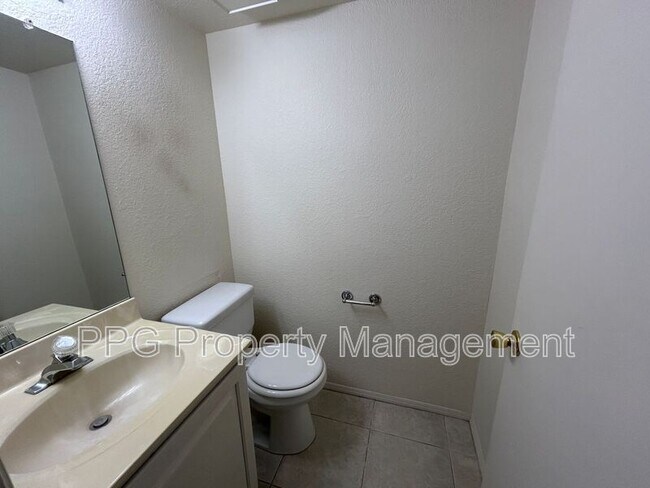 1102 W Peoria Ave Phoenix, AZ 85029 photo 5