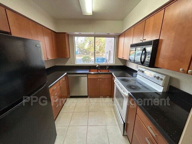 1102 W Peoria Ave Phoenix, AZ 85029 photo 2