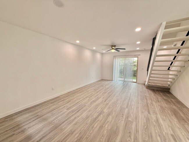 7388 Tooma St San Diego, CA 92139 photo 2
