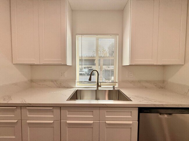 7388 Tooma St San Diego, CA 92139 photo 5