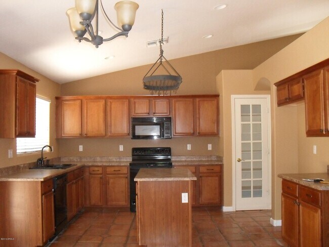 6423 W Villa Linda Dr Glendale, AZ 85310 photo 2