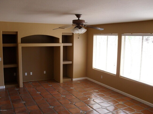 6423 W Villa Linda Dr Glendale, AZ 85310 photo 4