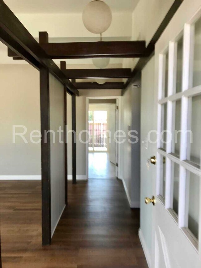 3662 Hondo St San Diego, CA 92105 photo 2