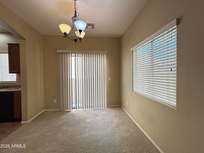 3 Bedroom, 2 1/2 Bathroom, 2 Car Garage in Peoria photo 4