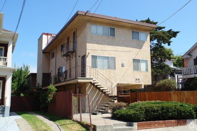 1643 62nd St unit 3 photo 2