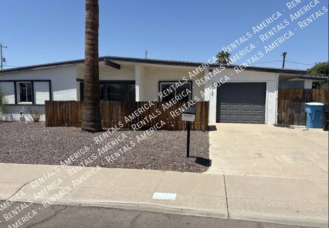 2110 W Greenbriar Dr photo 2