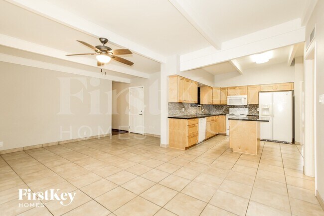 2028 W Schell Dr Phoenix, AZ 85023 photo 3