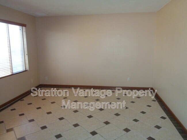 5603 W Greenbriar Dr Glendale, AZ 85308 photo 4