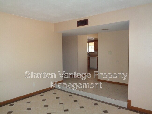 5603 W Greenbriar Dr Glendale, AZ 85308 photo 5
