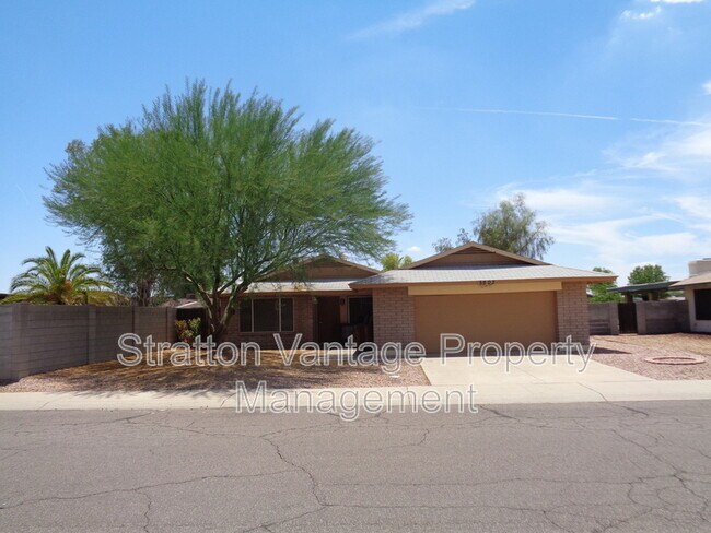 5603 W Greenbriar Dr Glendale, AZ 85308 photo 2