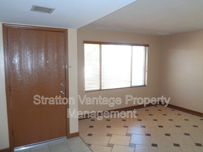 5603 W Greenbriar Dr Glendale, AZ 85308 photo 3
