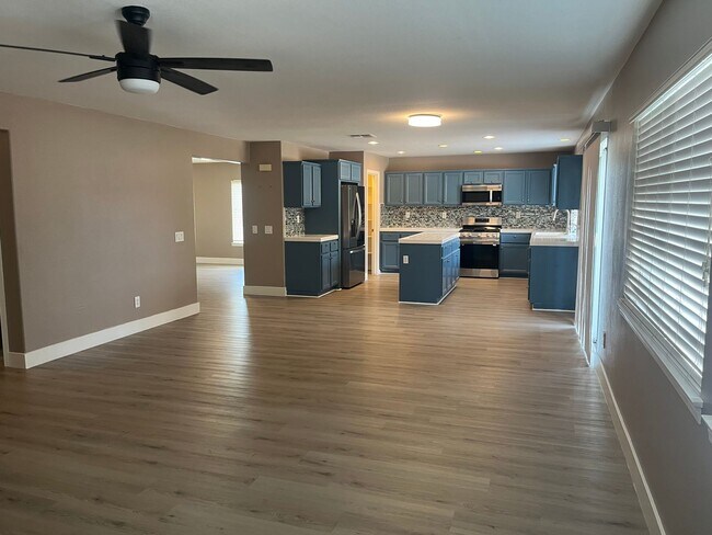 32180 Yosemite St Winchester, CA 92596 photo 3