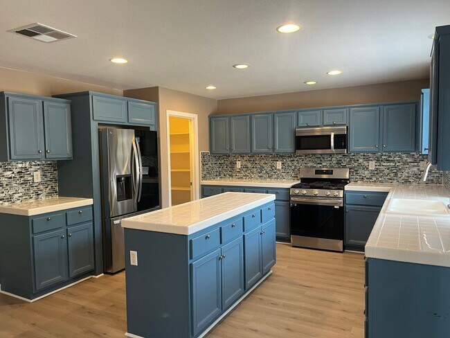 32180 Yosemite St Winchester, CA 92596 photo 4