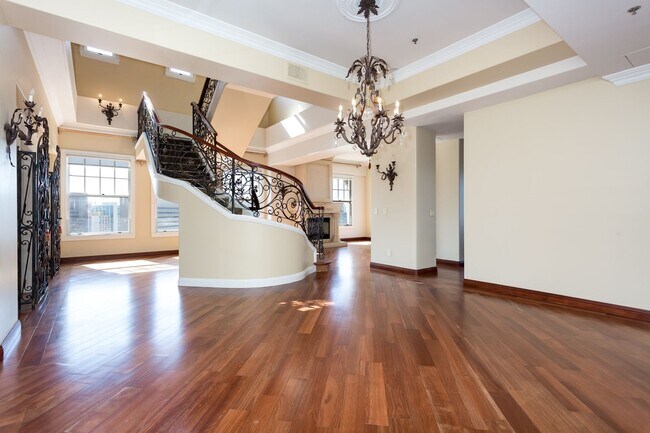 702 Ash St San Diego, CA 92101 photo 4