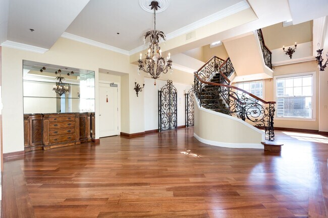 702 Ash St San Diego, CA 92101 photo 3