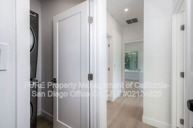 2175 Bacon St San Diego, CA 92107 photo 5