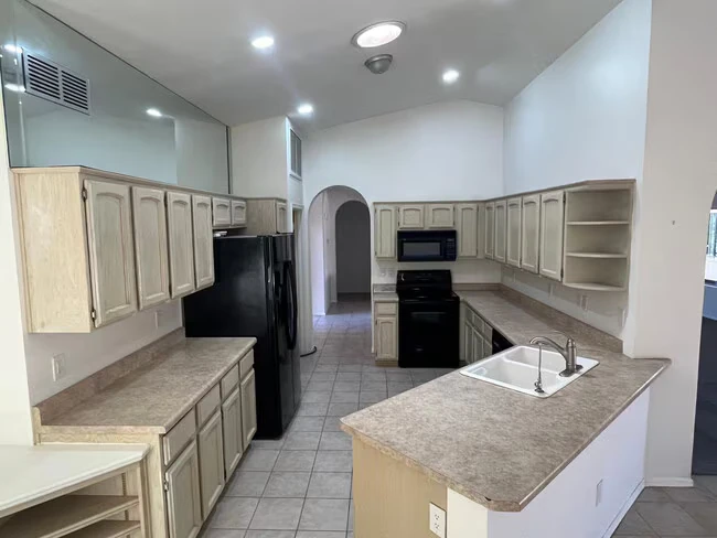 10302 E Coopers Hawk Dr Sun Lakes, AZ 85248 photo 5