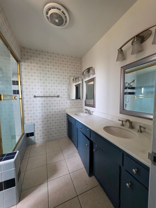 6437 Elmhurst Dr San Diego, CA 92120 photo 4