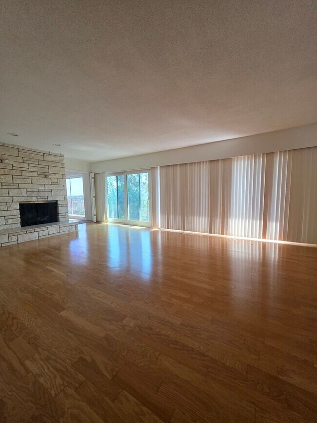 6437 Elmhurst Dr San Diego, CA 92120 photo 3