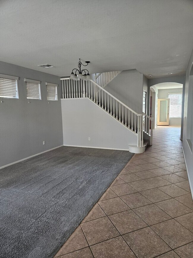 1043 E Julian Dr Gilbert, AZ 85295 photo 2