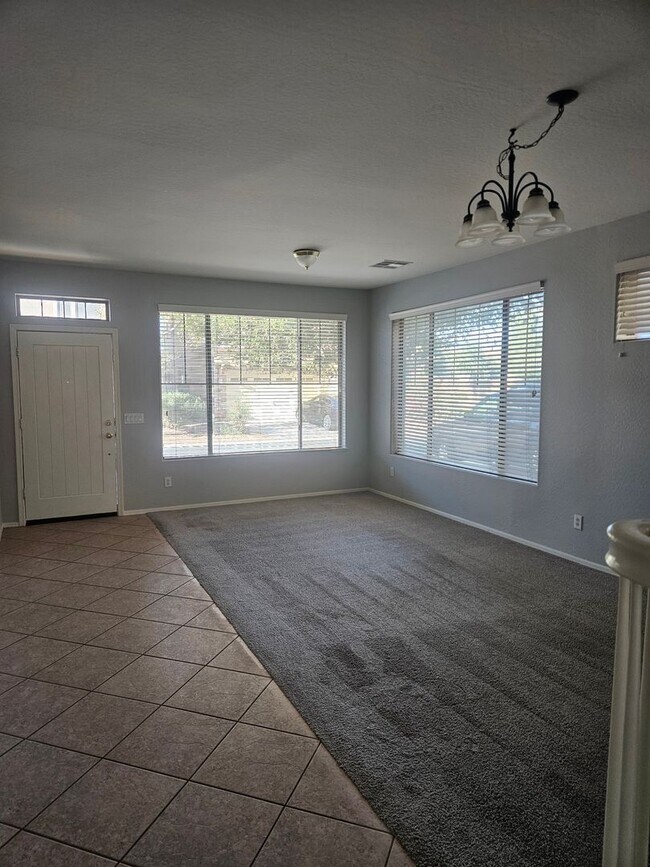 1043 E Julian Dr Gilbert, AZ 85295 photo 3