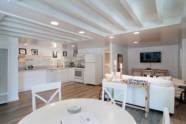 180 Walnut Ave Carlsbad, CA 92008 photo 3
