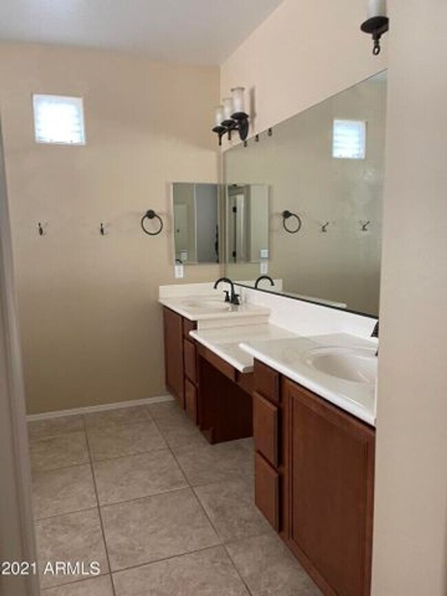 12732 W Chucks Ave Peoria, AZ 85383 photo 2