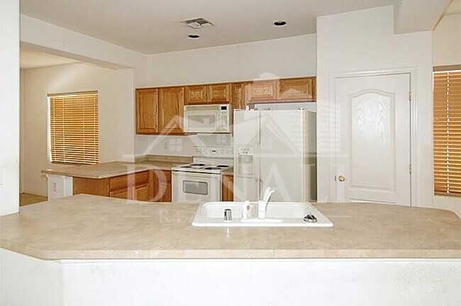 9237 W Milkweed Loop photo 4