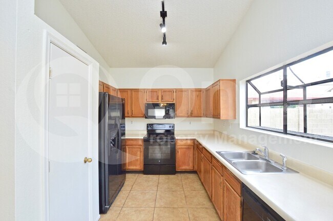 10026 W Roma Ave Phoenix, AZ 85037 photo 3