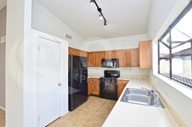 10026 W Roma Ave Phoenix, AZ 85037 photo 4