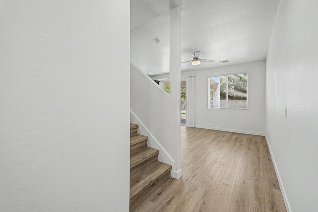 136 W Latona Rd Phoenix, AZ 85041 photo 4