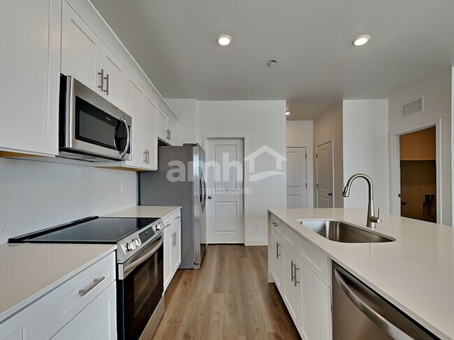 8224 S 21st Ln Phoenix, AZ 85041 photo 4