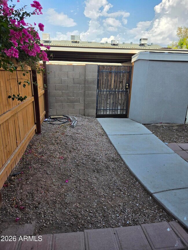 6412 S McAllister Ave Tempe, AZ 85283 photo 3