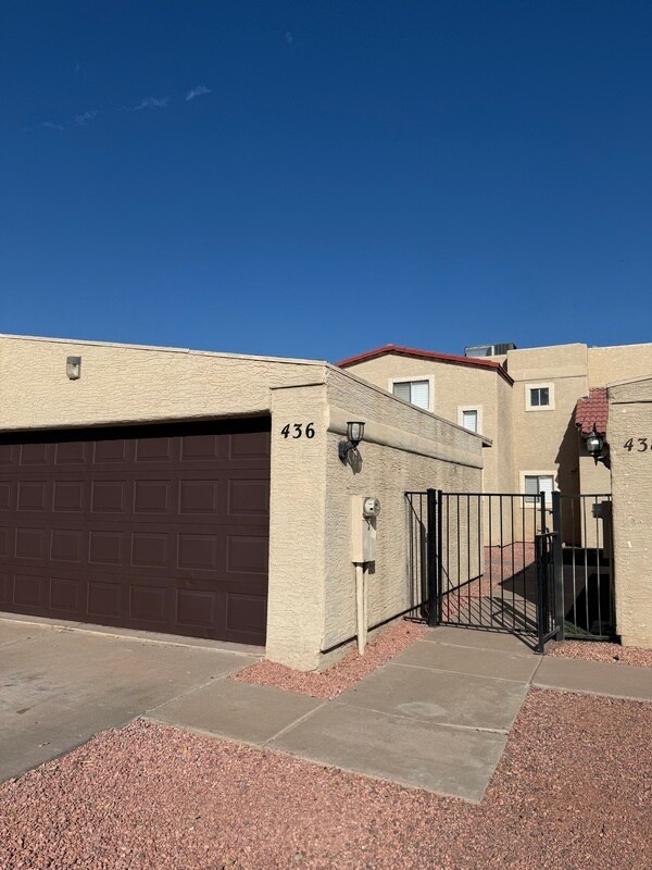 436 E Pecan Rd Phoenix, AZ 85040 photo 2