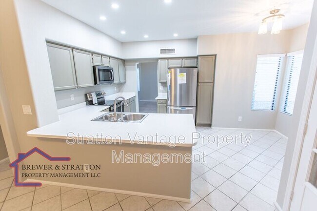 338 E Vaughn Ave Gilbert, AZ 85234 photo 2