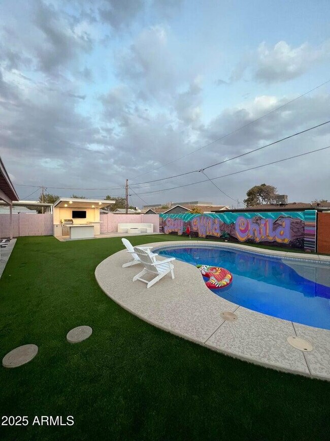 4711 E Fillmore St Phoenix, AZ 85008 photo 2