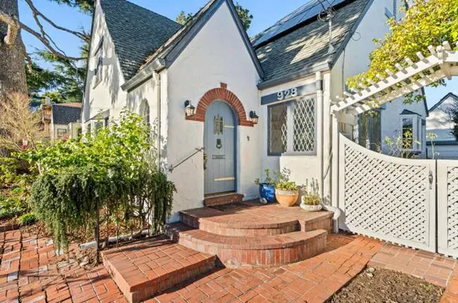 928 Walnut Ave Santa Cruz, CA 95060 photo 2