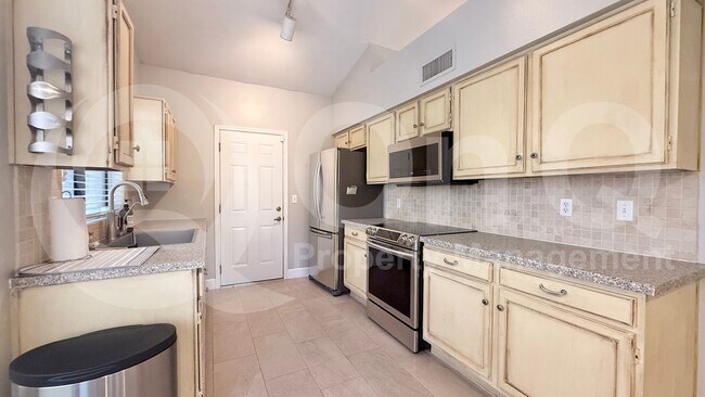 1781 W Ivanhoe St photo 4