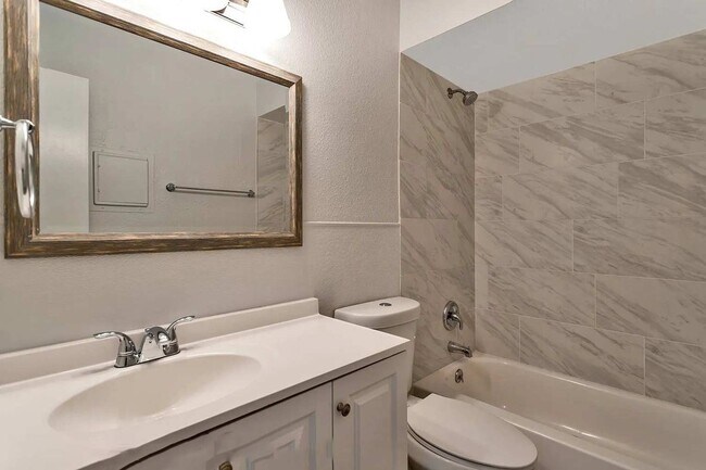 936 E Roma Ave Phoenix, AZ 85014 photo 4